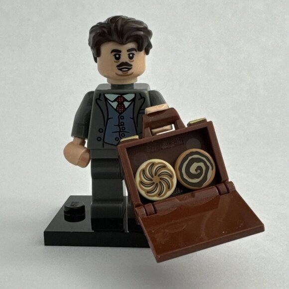 Lego Jacob Kowalski Minifigure w Base 71022 series 1 wizarding  lg3 - Picture 1 of 6